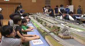 長い線路で私物の鉄道模型を走行　神戸で鉄道模型走行会／兵庫県