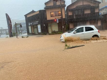 「復興もゼロに」「なぜ能登だけ」　大雨で再び被災、おえつする人も