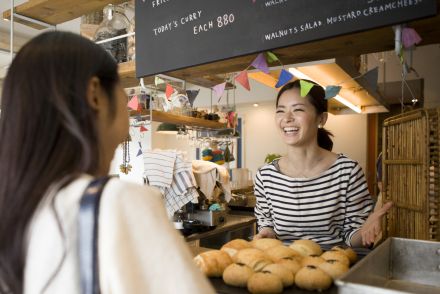 「7つの仕事をかけもち」する女性の