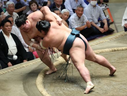 錦木、自己最多に笑顔　大相撲秋場所