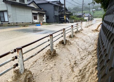 避難した住民「自宅に戻るか迷う」　能登半島豪雨、不安な夜過ごす