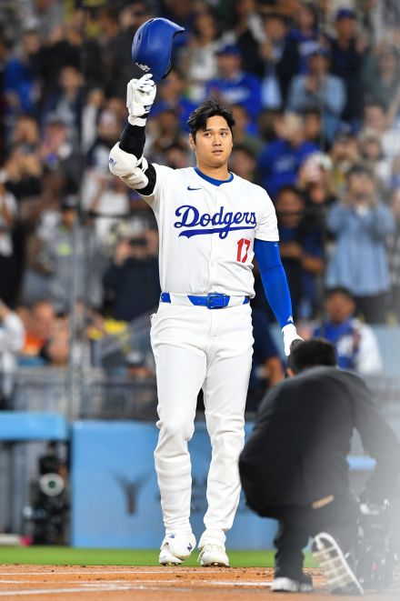 大谷翔平 本塁打、打点でリーグ2冠独走 ファンが総立ち『MVP』コール！本拠地で「52-52」達成