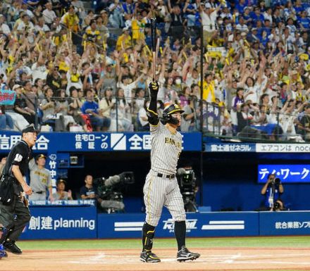 阪神・佐藤輝　「もう完璧な一発」自画自賛の特大15号決勝ソロで首位巨人に2差再接近