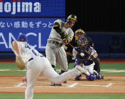 関本賢太郎氏　佐藤輝の進化が見えた決勝本塁打　直球1本に絞り、ポイントを前にした迫力の一撃