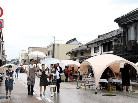 ものづくりのまち巡って魅力満喫　富山・高岡でクラフトの祭典開幕、展示や体験で職人と交流