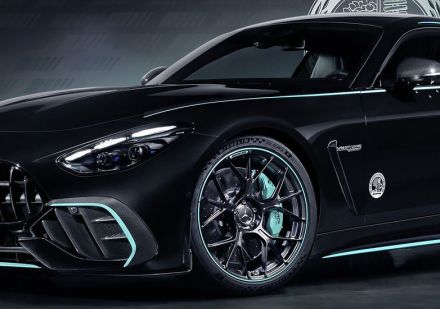 F1ペトロナスカラーの限定「メルセデスAMG GT」登場！ 世界でわずか200台