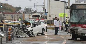 乗用車と路線バス衝突、運転手重体　十数人が首の痛み　函館の国道