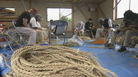 10月の「お綱掛け神事」に向け長さ170メートルの大しめ縄作り　三重県熊野市の花の窟神社で地元の70人