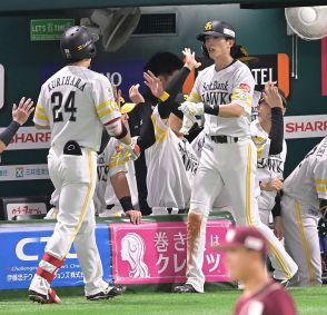 優勝マジック2のソフトバンクが先制　内野ゴロの間に周東佑京が快足飛ばし生還