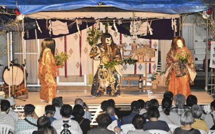 本場・島根出雲の保存会が「夜神楽」　鬼北町合併20年記念し招待（愛媛）