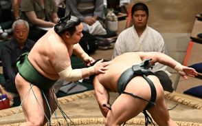 十両朝紅龍、九州場所新入幕の可能性つなげる自己最多11勝目「後味良くない」東白龍に反則勝ち