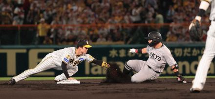 阪神が初回に絶妙連係でピンチ脱出　無死二塁から浅野のバントを内野陣が好処理