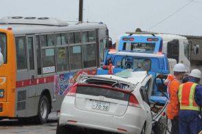 函館バスと乗用車が正面衝突　車運転の22歳死亡、乗客ら19人けが