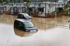 「家中雨漏り、戻ってきて!」　豪雨で足止め一夜、妻と連絡取れず